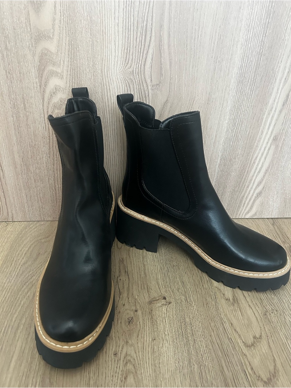 Dolce Vita Black Chelsea Lug-Ankle Boots with Contrast Welt